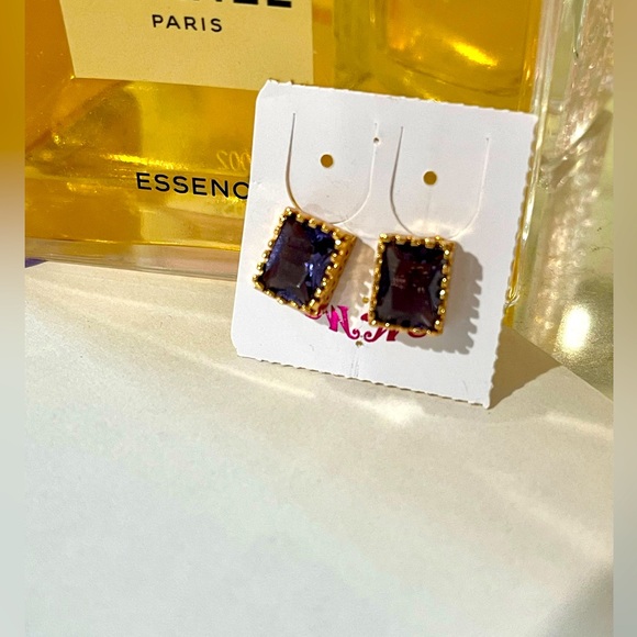 Ear studs. - Picture 5 of 5